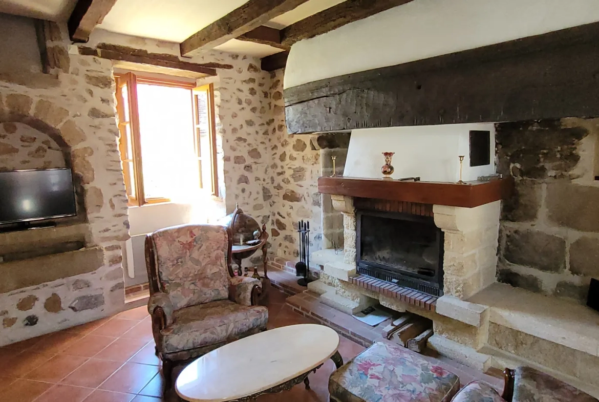 Maison en pierre avec balcon et garage à Beaulieu-sur-Dordogne 