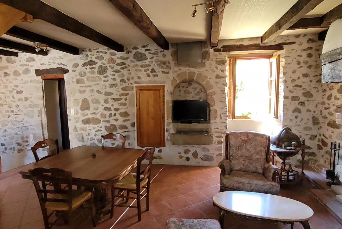 Maison en pierre avec balcon et garage à Beaulieu-sur-Dordogne 