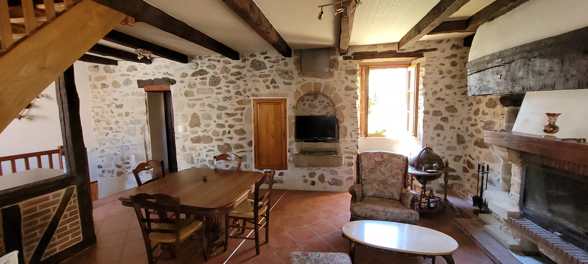 Maison en pierre avec balcon et garage à Beaulieu-sur-Dordogne 