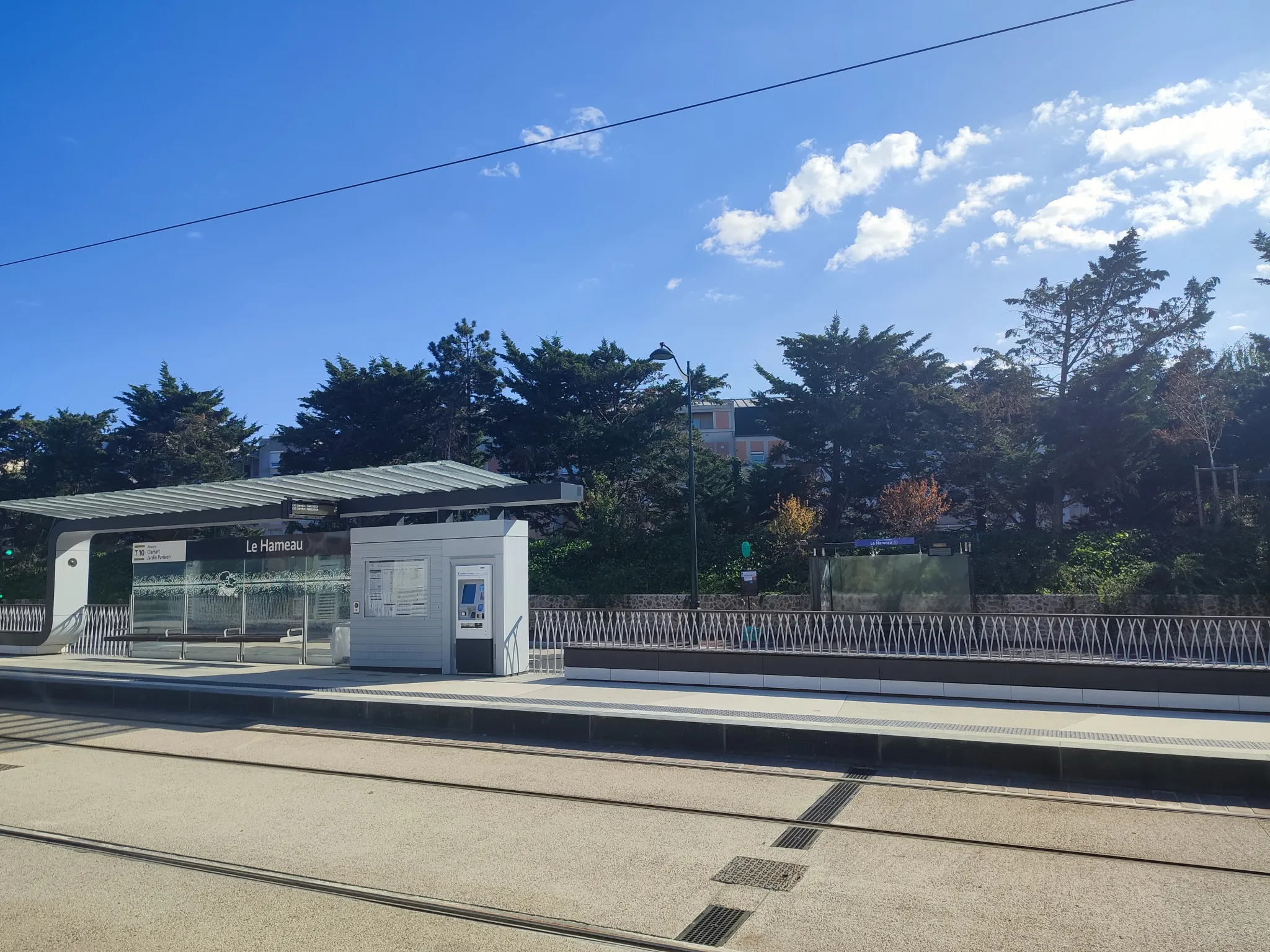 F2 avec loggia au pied du Tram T10 au Plessis-Robinson ! 