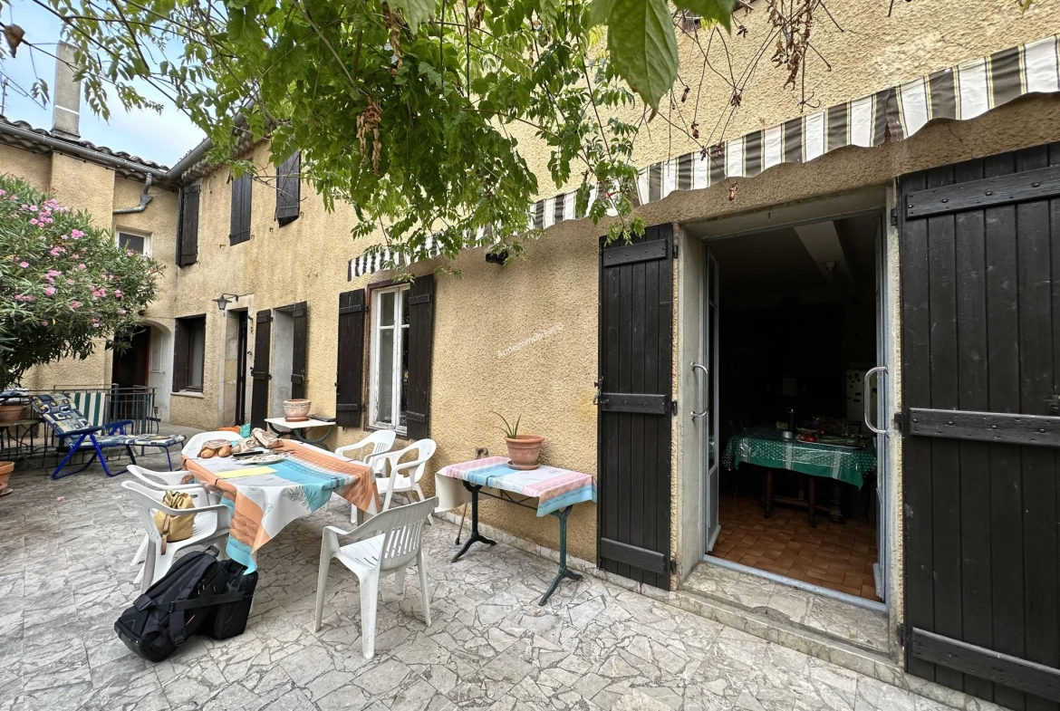 Ensemble de deux maisons avec grande cour à Limoux 