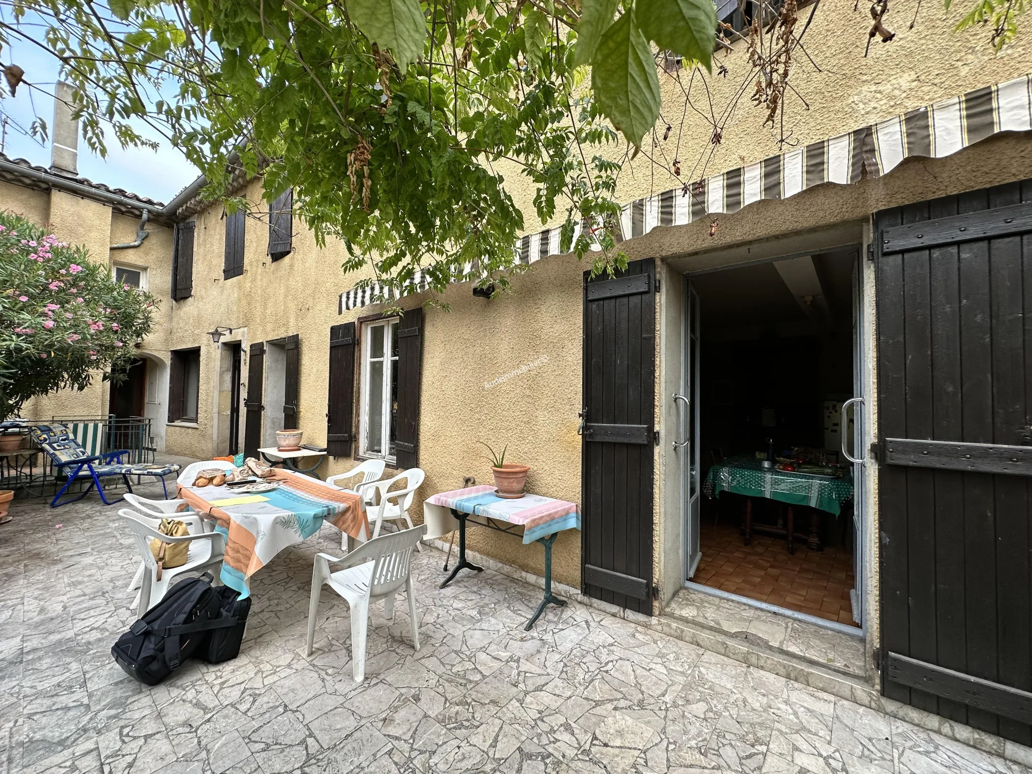 Ensemble de deux maisons avec grande cour à Limoux 