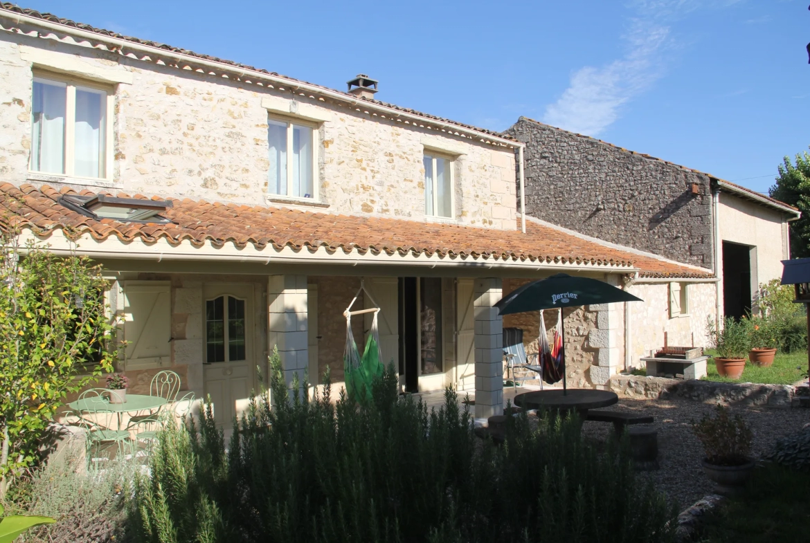 Maison Charentaise à Epargnes, Proche Cozes - 3 chambres - Grand jardin 