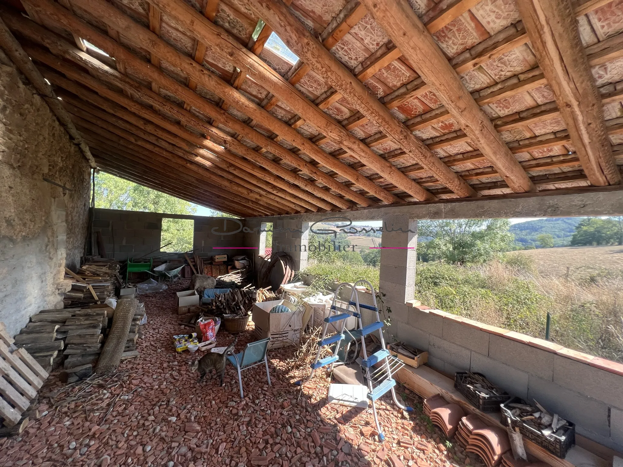 Maison avec dépendance et terrain à Bourg de Thizy 