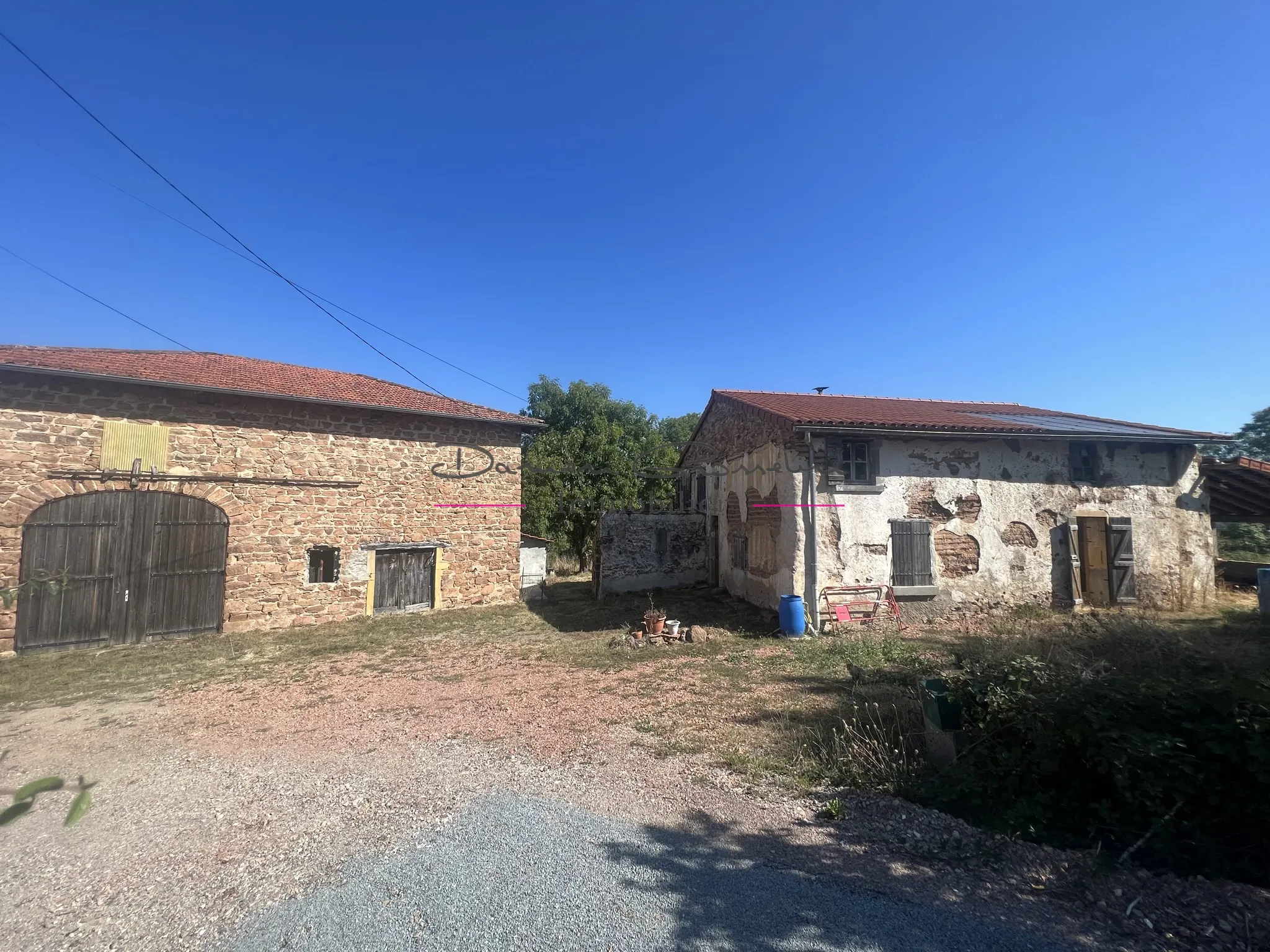 Maison avec dépendance et terrain à Bourg de Thizy 