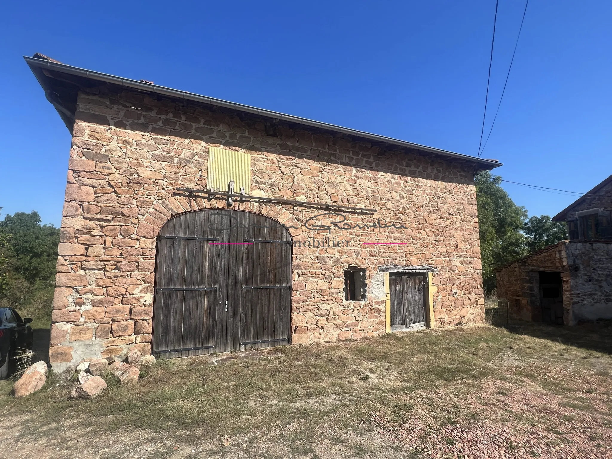 Maison avec dépendance et terrain à Bourg de Thizy 