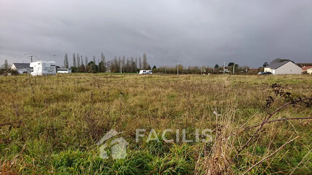 Terrain constructible de 710m2 à CHATELLERAULT Est 