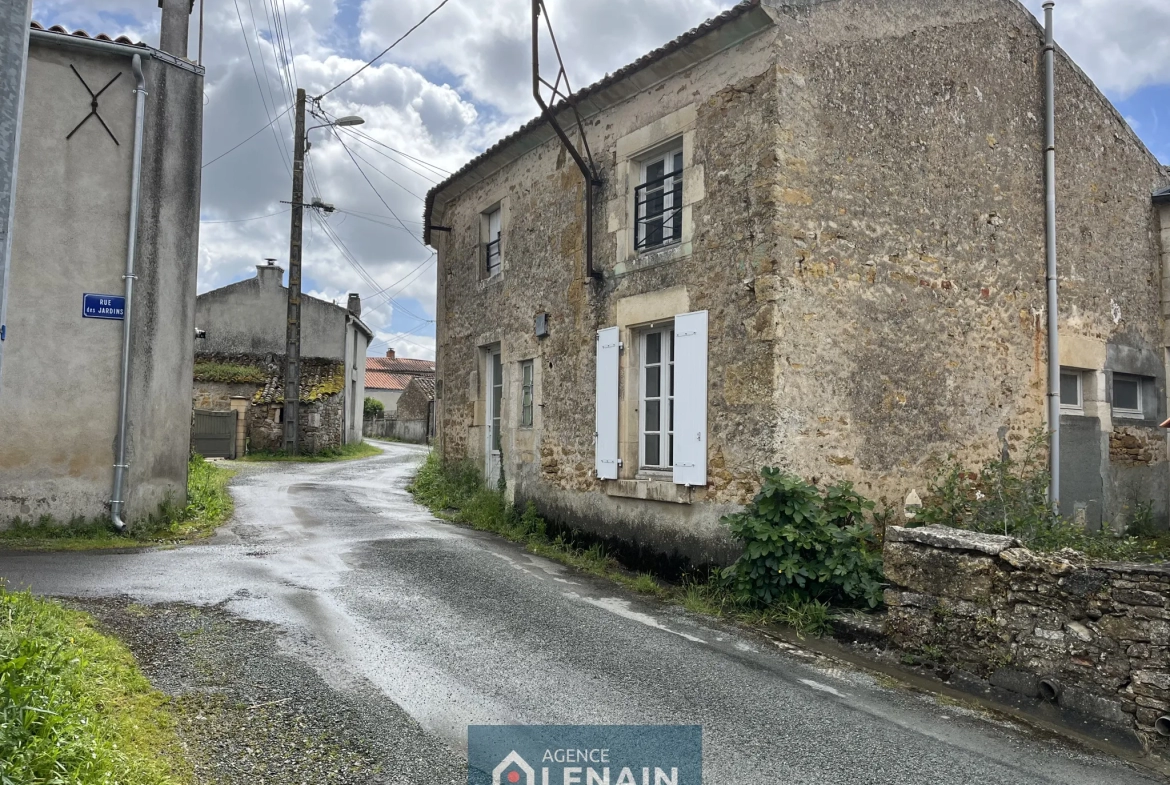 Maison à Bazoges-En-Pareds avec 4 chambres 