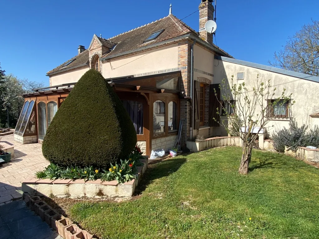 Fermette de Pays Spacieuse avec Jardin à Bray sur Seine 