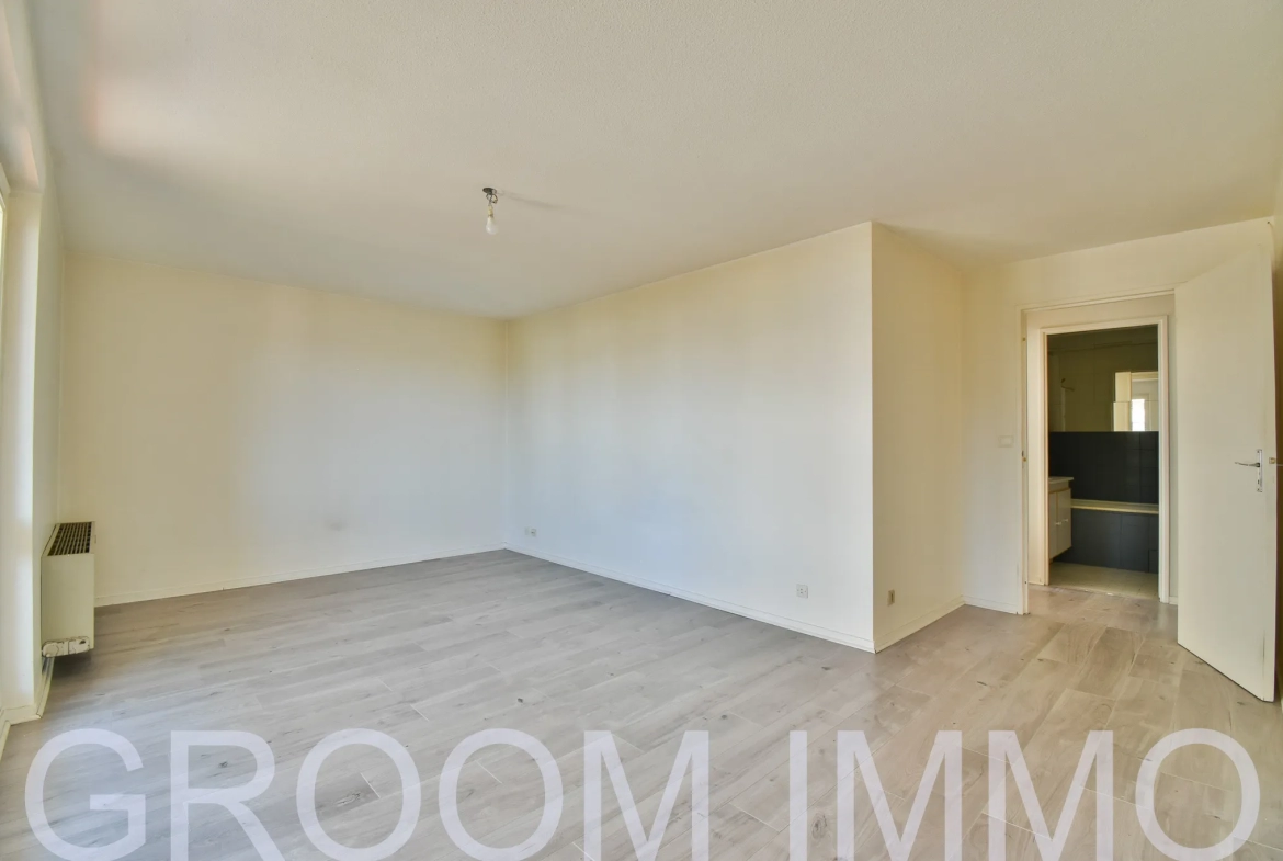 Appartement T2 de 49 m2 avec balcon et 2 places de parking sécurisées en sous-sol 