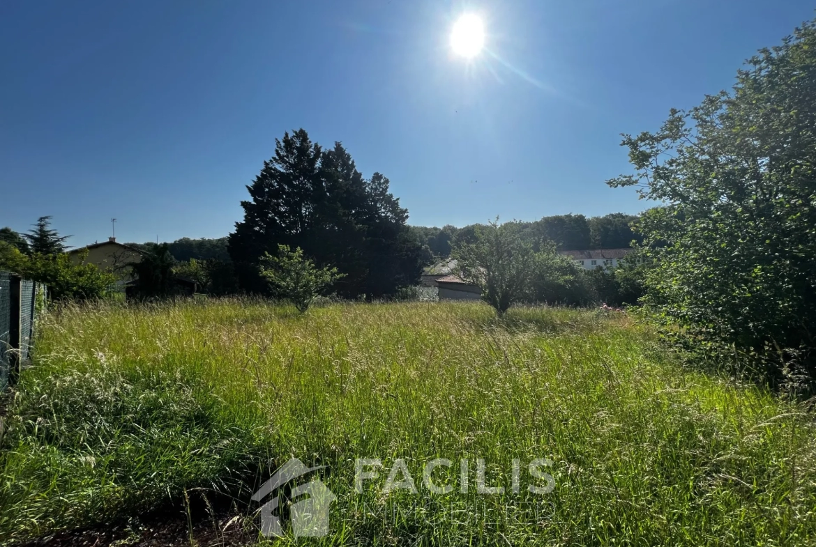 Terrain constructible à vendre - Croutelle - 897 m2 