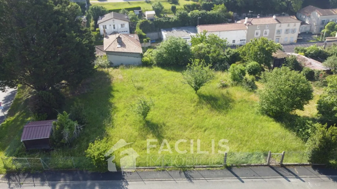 Terrain constructible à vendre - Croutelle - 897 m2 