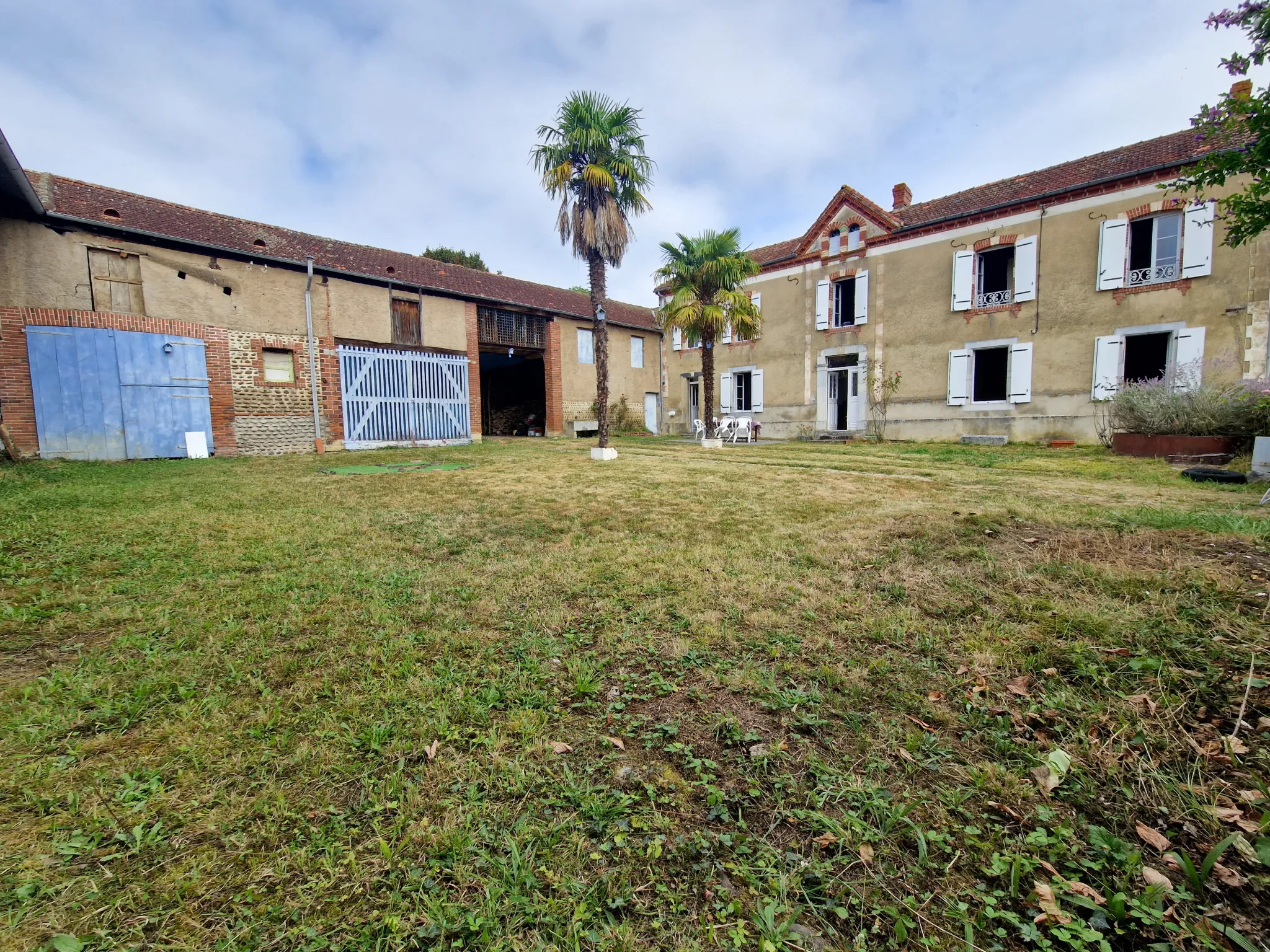 Maison de 1911 rénovée de 156 m2 à Saint-Lézer 