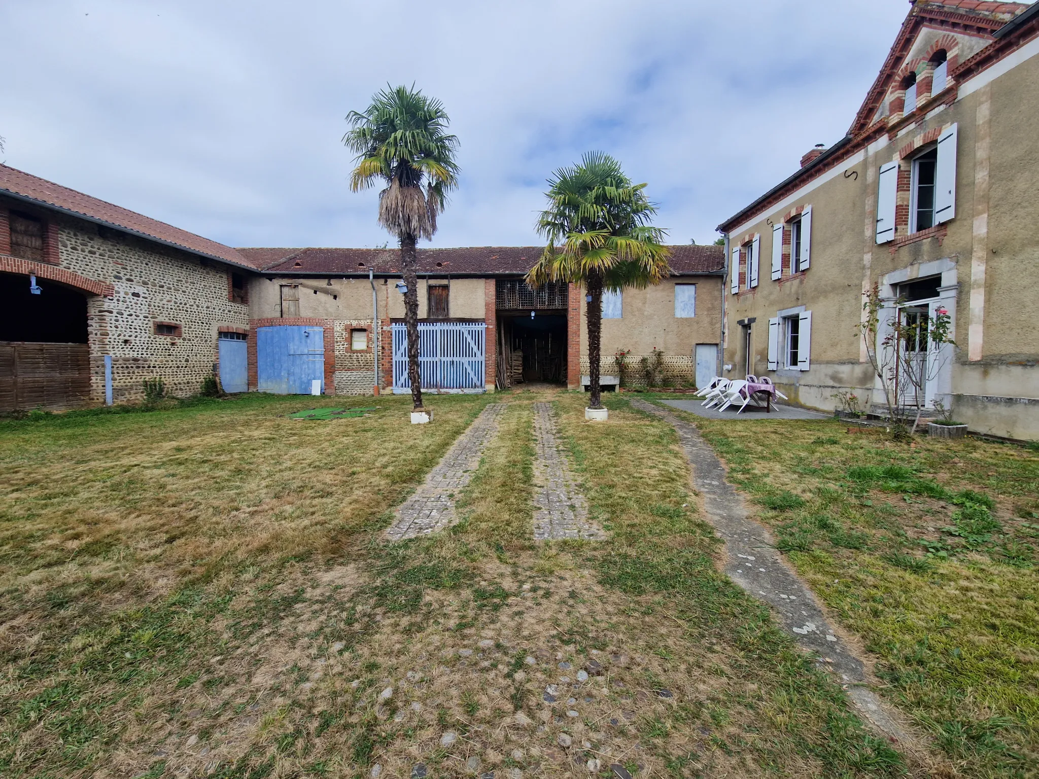 Maison de 1911 rénovée de 156 m2 à Saint-Lézer 