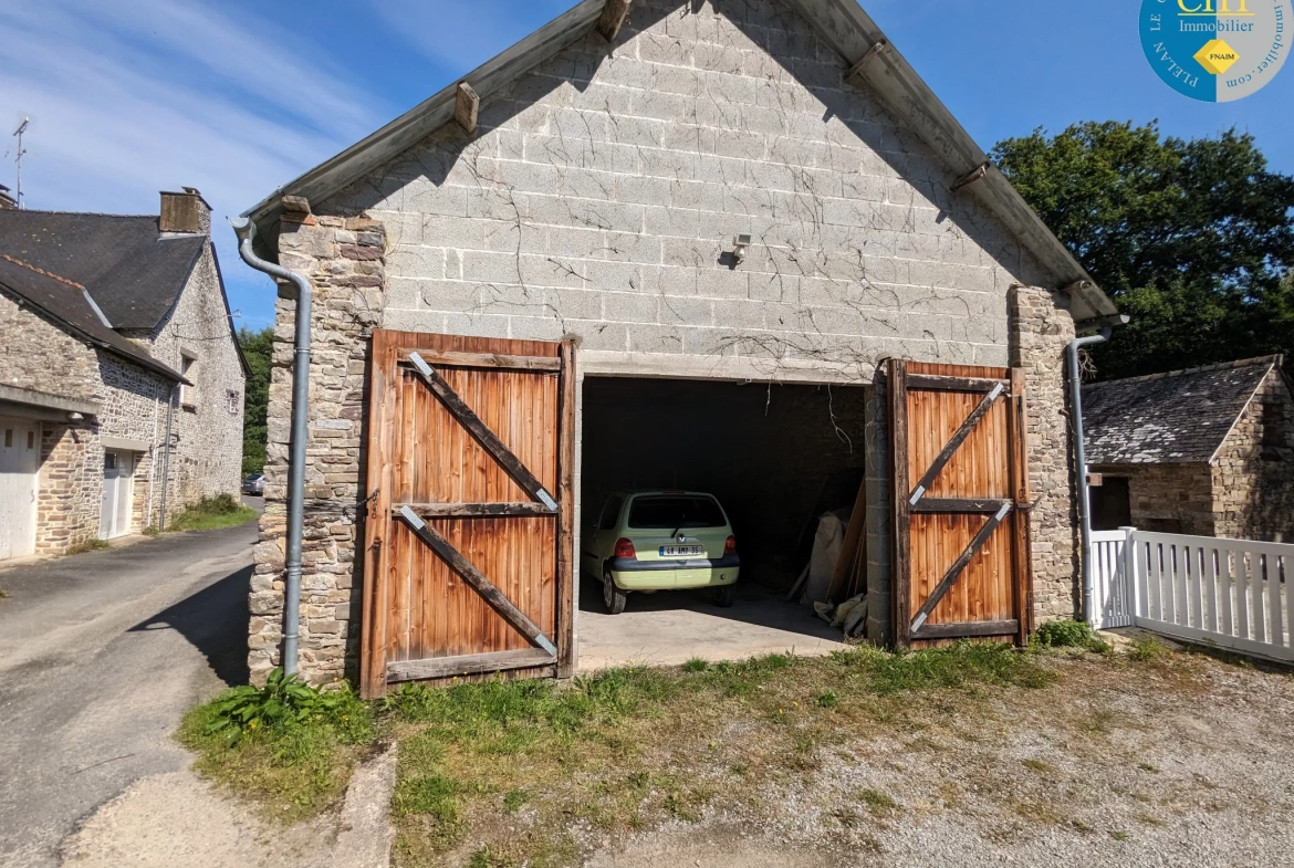 Plélan-Le-Grand : Maison en pierres de caractère à vendre 