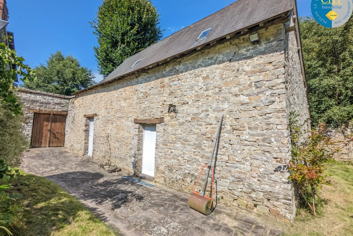 Plélan-Le-Grand : Maison en pierres de caractère à vendre 