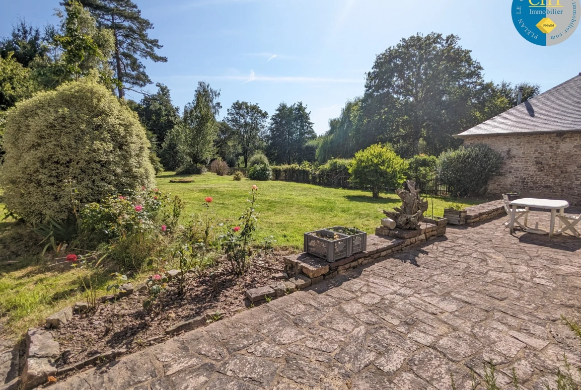 Plélan-Le-Grand : Maison en pierres de caractère à vendre 