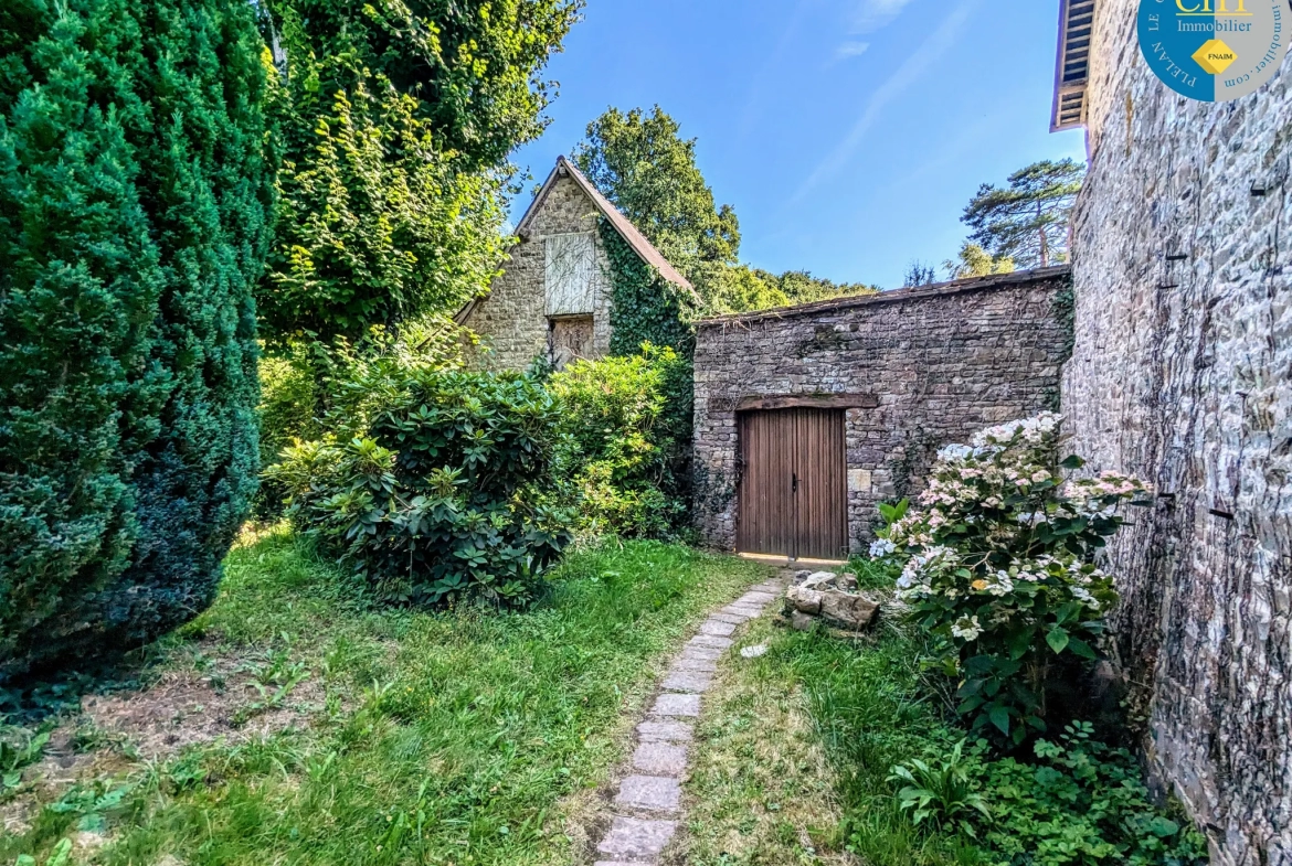 Plélan-Le-Grand : Maison en pierres de caractère à vendre 