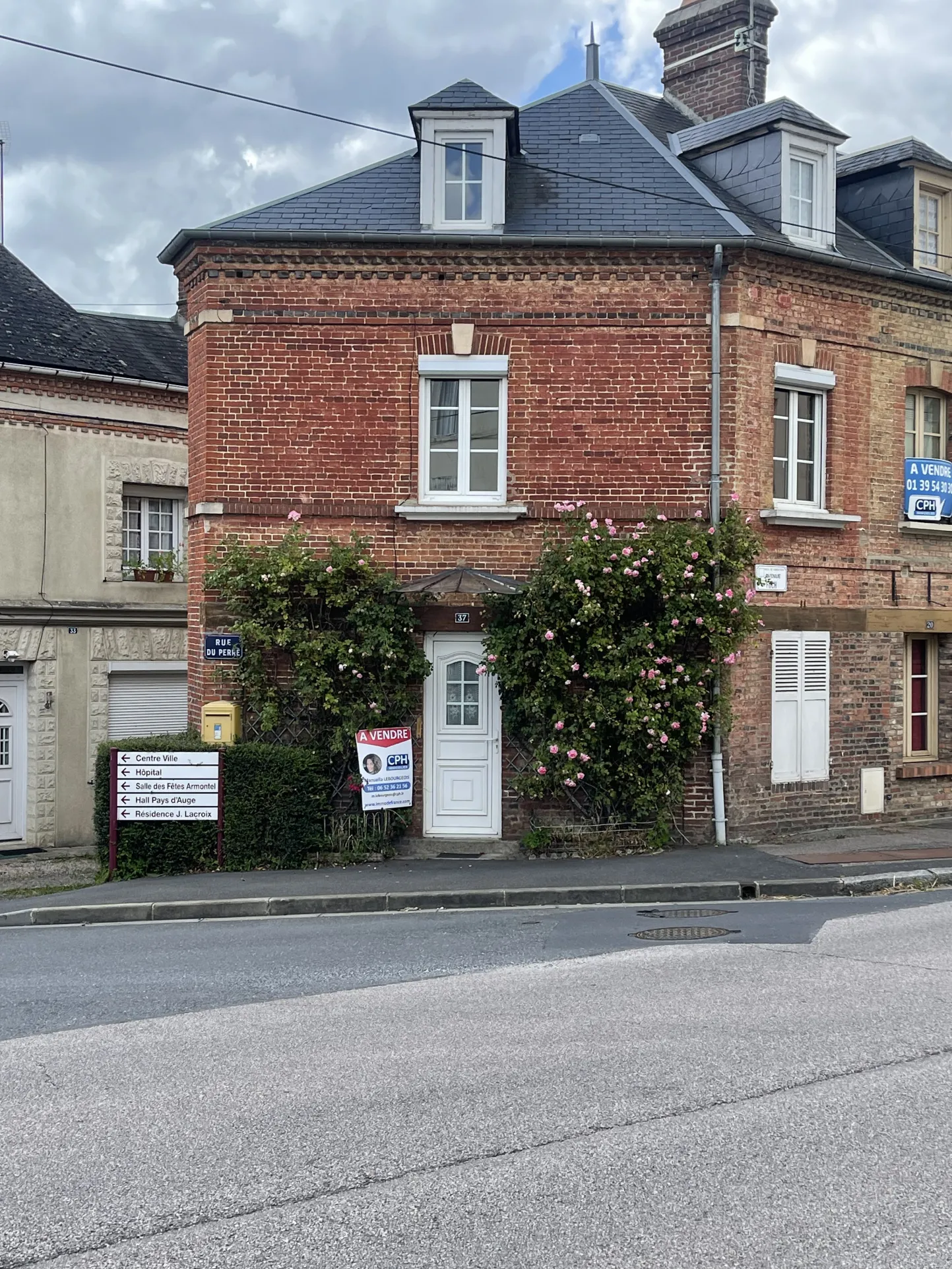 Charmante maison en briques rouges 