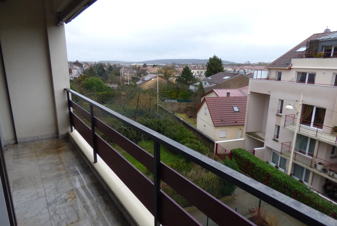 Essey-les-Nancy : Bel appartement T5 avec terrasse et garage 