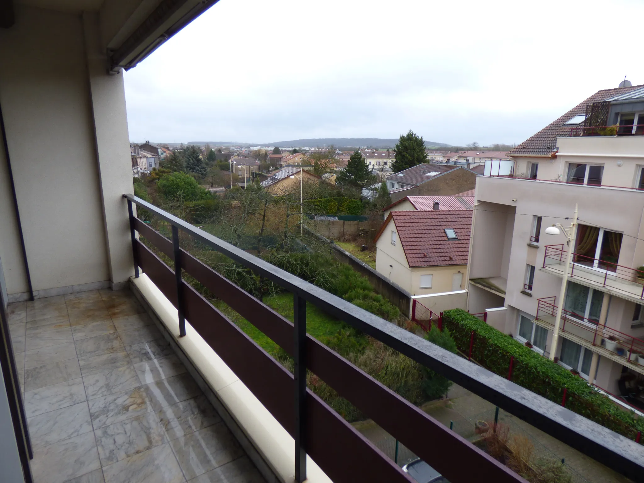 Essey-les-Nancy : Bel appartement T5 avec terrasse et garage 