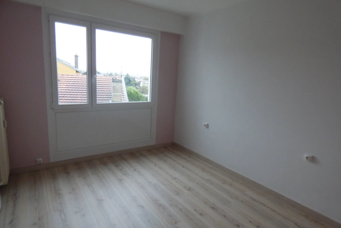 Essey-les-Nancy : Bel appartement T5 avec terrasse et garage 