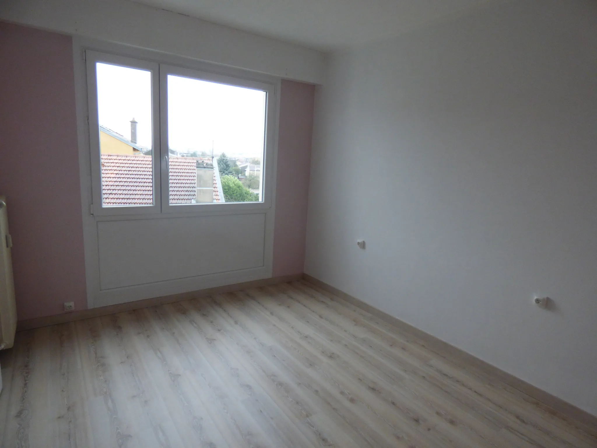 Essey-les-Nancy : Bel appartement T5 avec terrasse et garage 