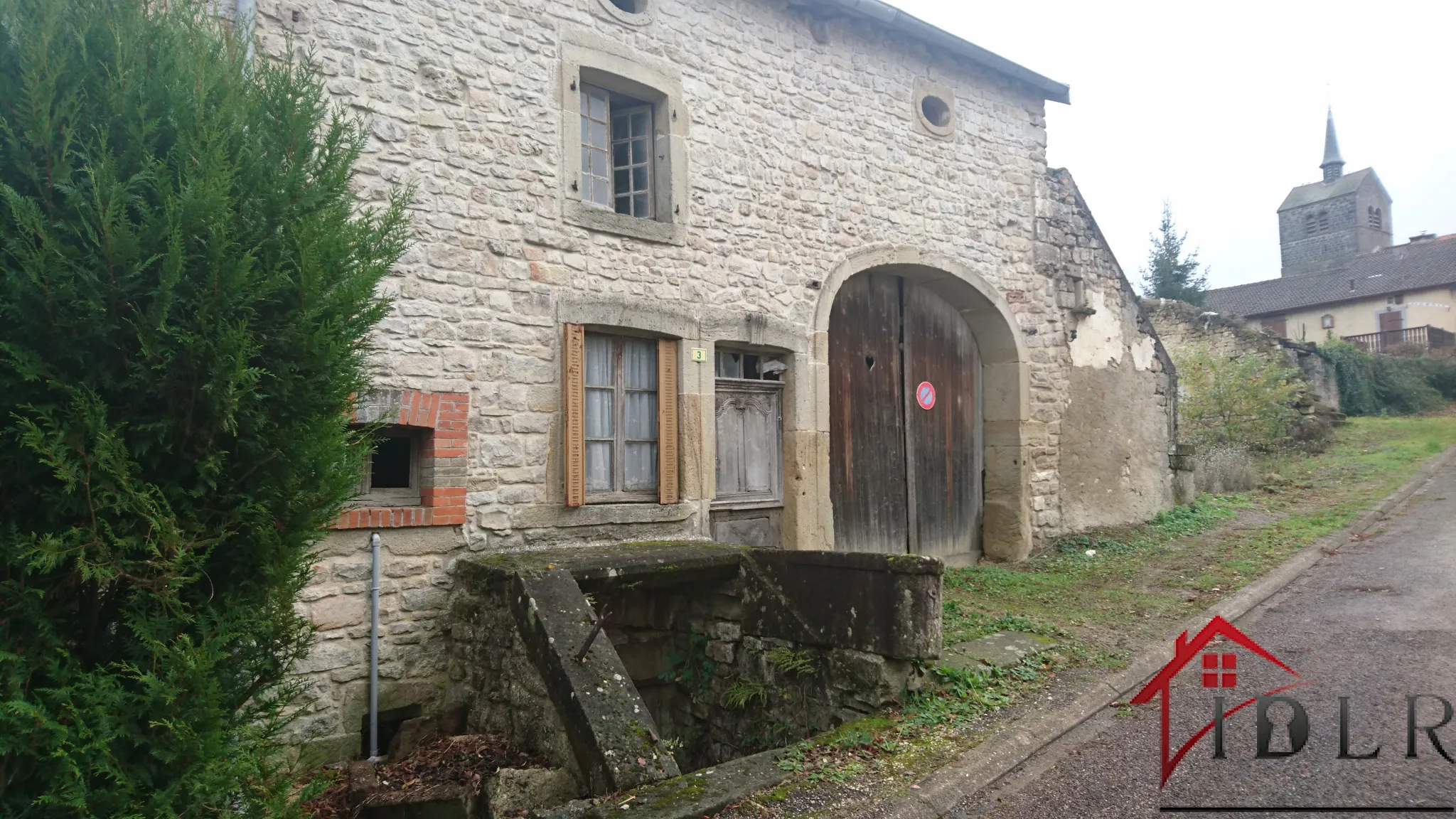 Maison de village F6 avec maison à rénover sur un terrain de 718m2 à Villars st marcellin 