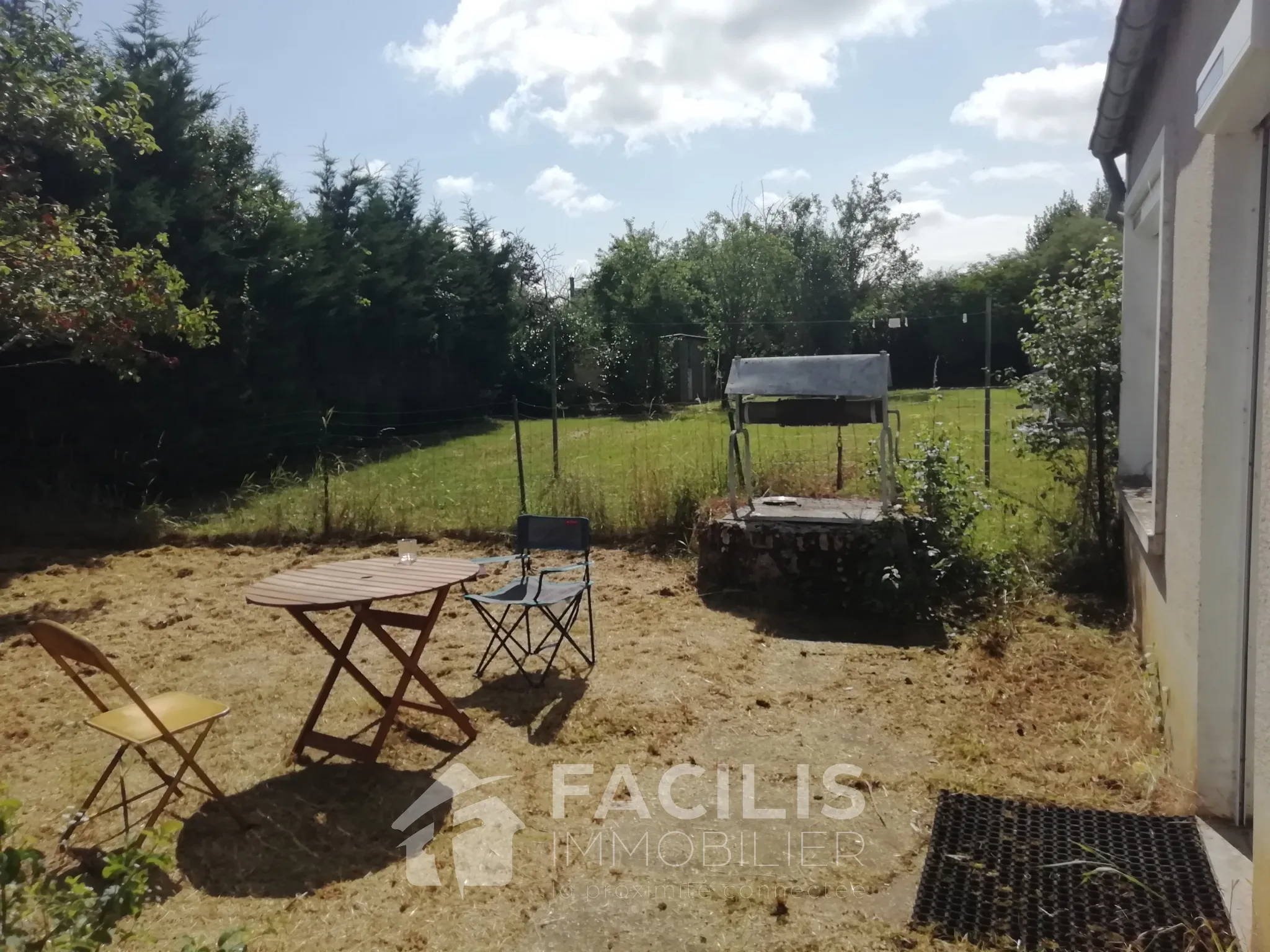 Longère type F2 avec grange attenante et 500 m2 de terrain à La Guerche sur l'Aubois 