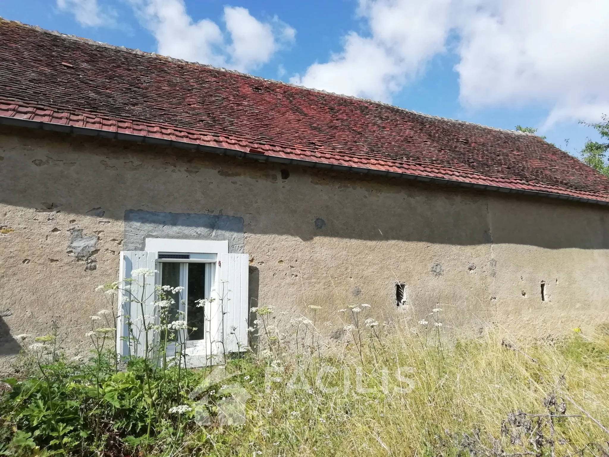 Longère type F2 avec grange attenante et 500 m2 de terrain à La Guerche sur l'Aubois 