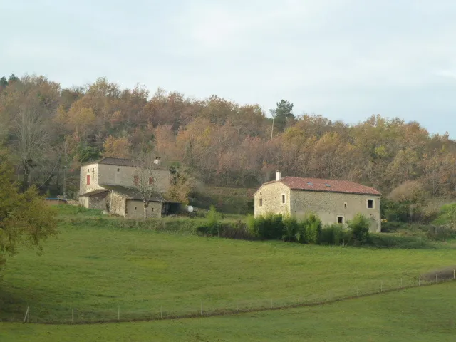 Maison avec grange sur un terrain d'un hectare à Montayral 