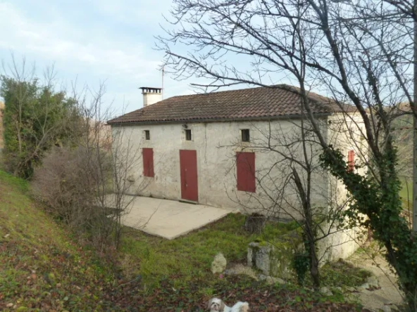 Maison avec grange sur un terrain d'un hectare à Montayral