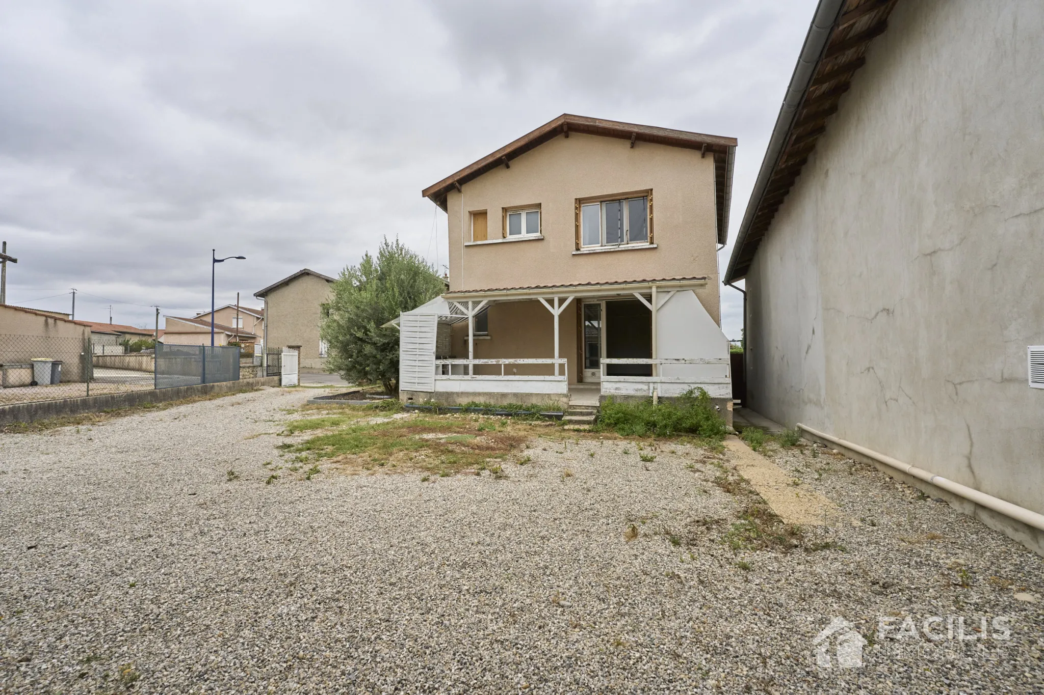 Maison T3 avec grand séjour, 2 chambres, garage et terrasse à Colombier-Saugnieu 