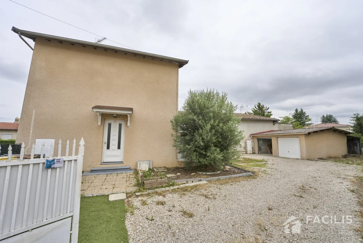 Maison T3 avec grand séjour, 2 chambres, garage et terrasse à Colombier-Saugnieu 