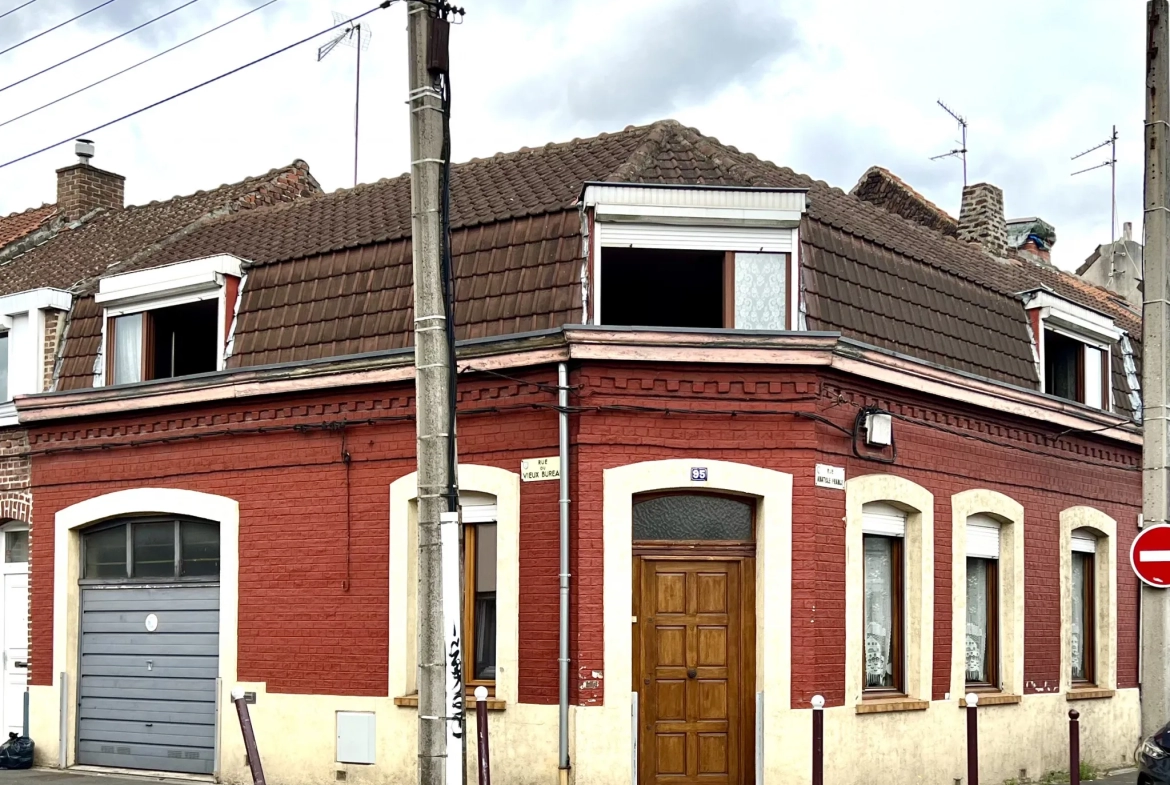 Maison Semi-Flamande avec Extérieur et Garage à Wattrelos 