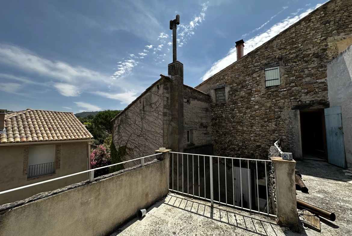 Maison de village 120 m2 avec terrasses et cave à St roman de malegarde 