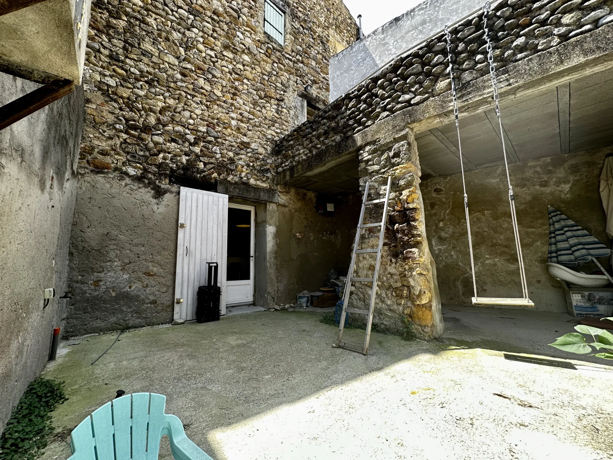 Maison de village 120 m2 avec terrasses et cave à St roman de malegarde 