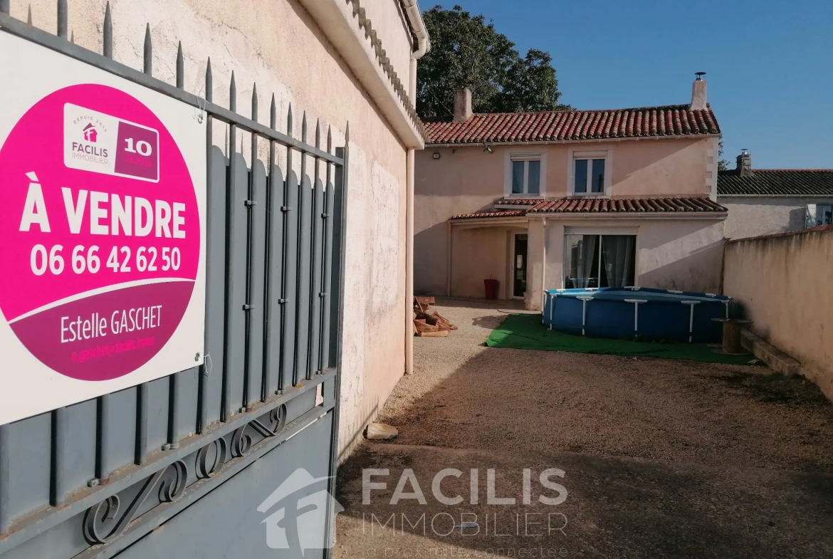 Maison de village en pierres à Maillé (86190) 