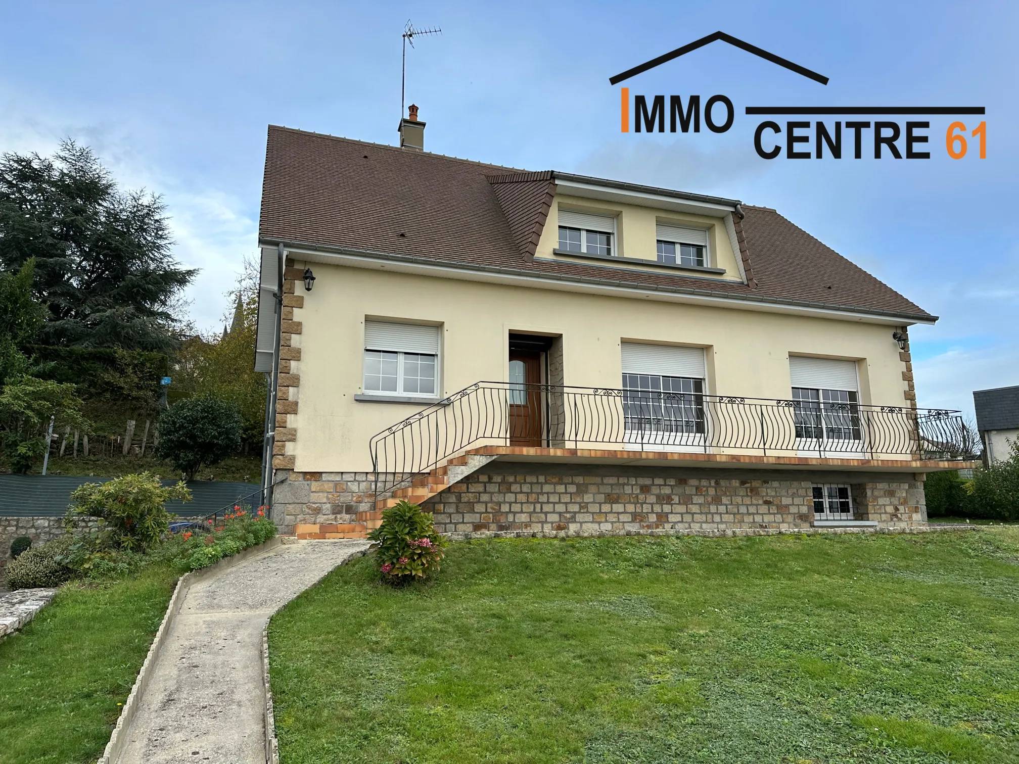 Pavillon à Juvigny-sous-Andaine : maison rénovée avec grand terrain 