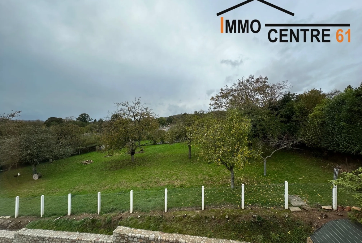 Pavillon à Juvigny-sous-Andaine : maison rénovée avec grand terrain 