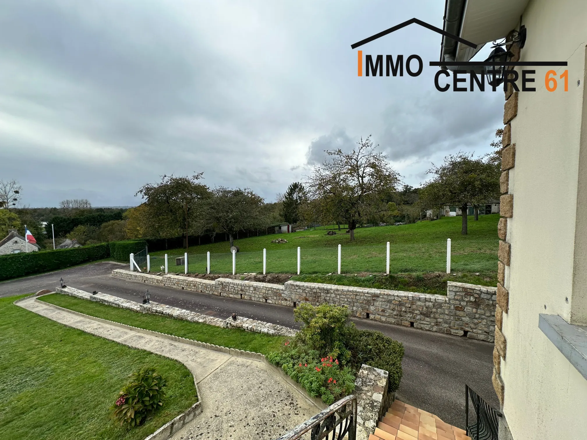 Pavillon à Juvigny-sous-Andaine : maison rénovée avec grand terrain 