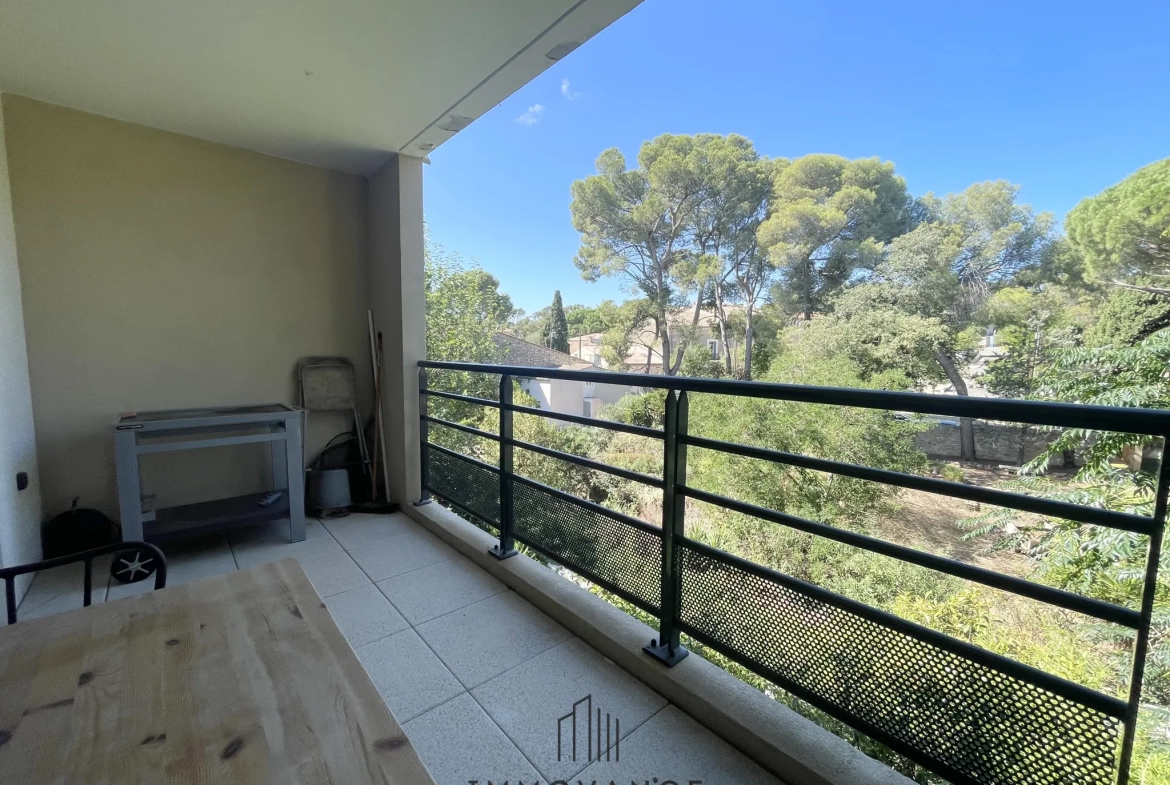 Appartement à Cournonsec - Trois pièces avec terrasse et parking 