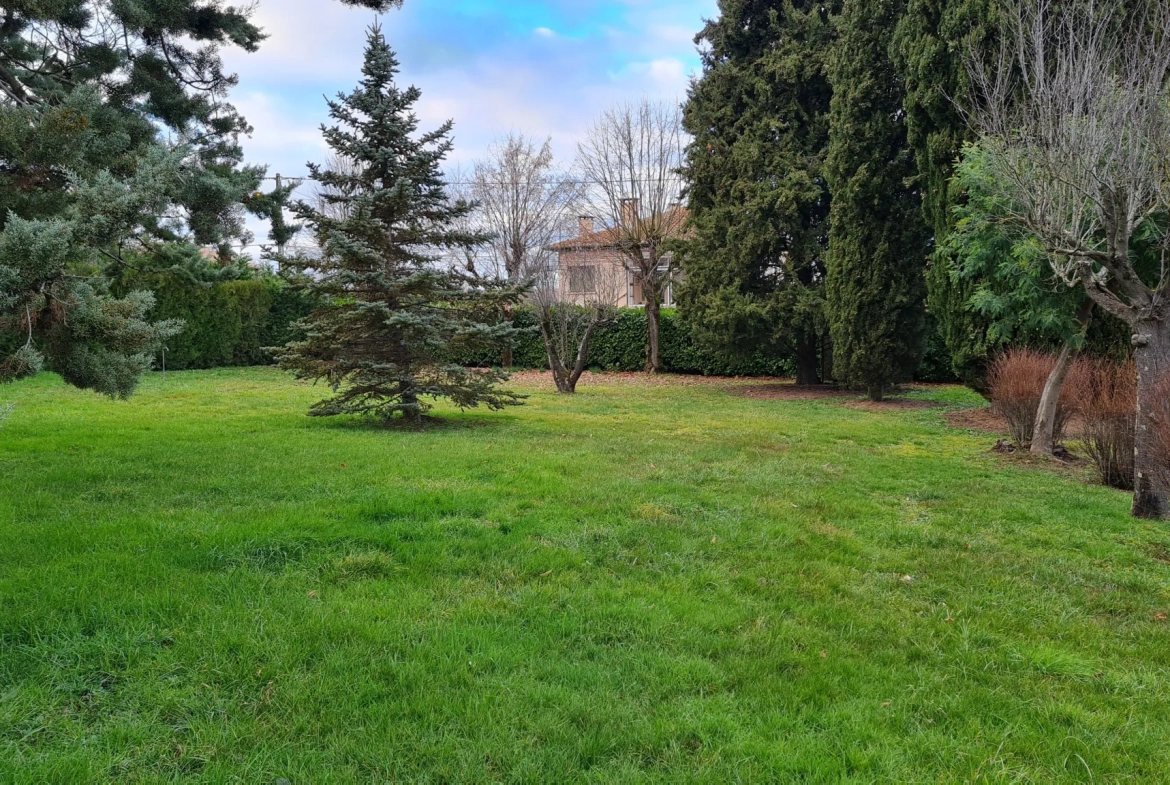 Terrain à vendre à Saint-Sulpice-Sur-Lèze 1100m2 