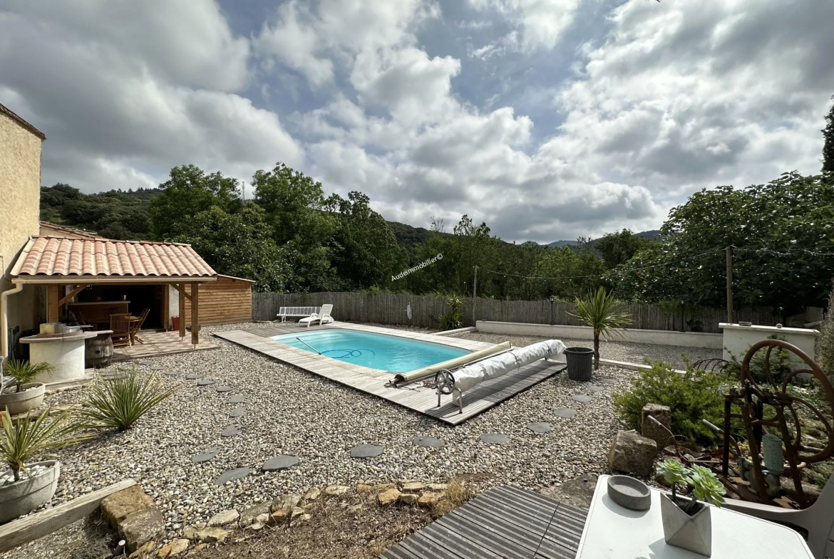 Ensemble immobilier à Alet les bains avec piscine et jardin 