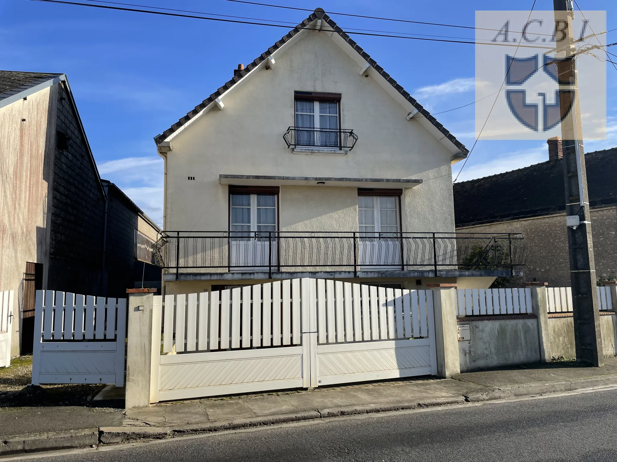 Maison sur sous-sol à 4km d'Ouzouer le Marché 