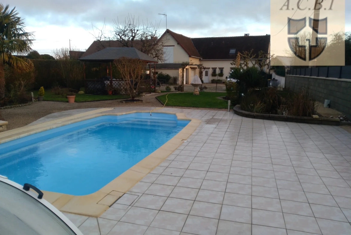 Maison familiale avec piscine chauffée à 20 min de Vendôme 