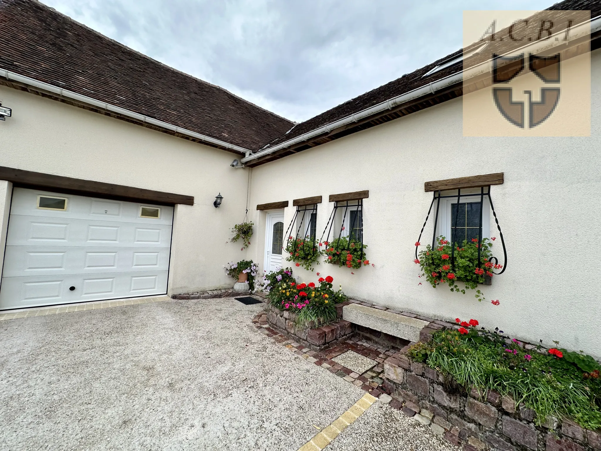 Maison familiale avec piscine chauffée à 20 min de Vendôme 