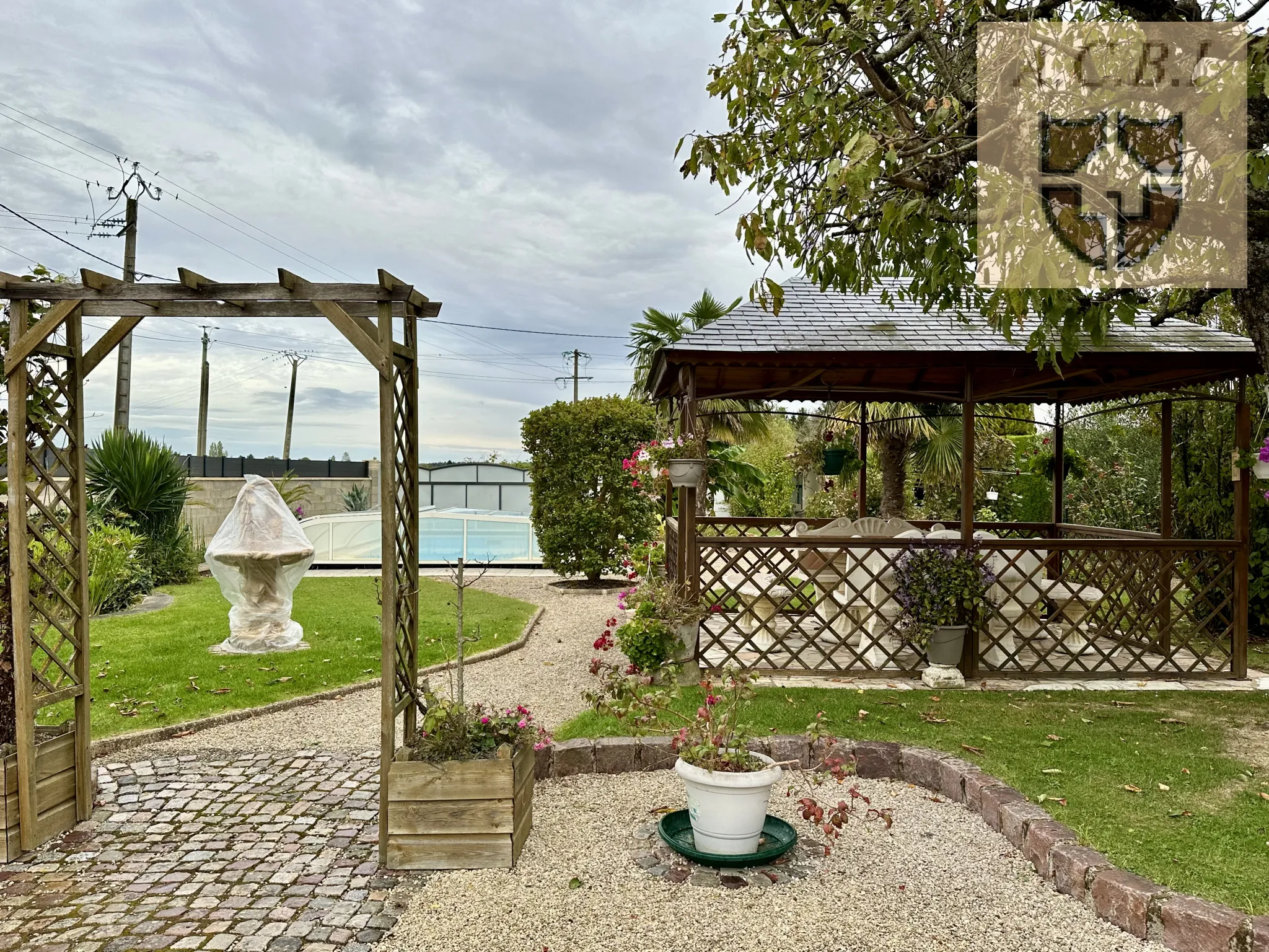 Maison familiale avec piscine chauffée à 20 min de Vendôme 