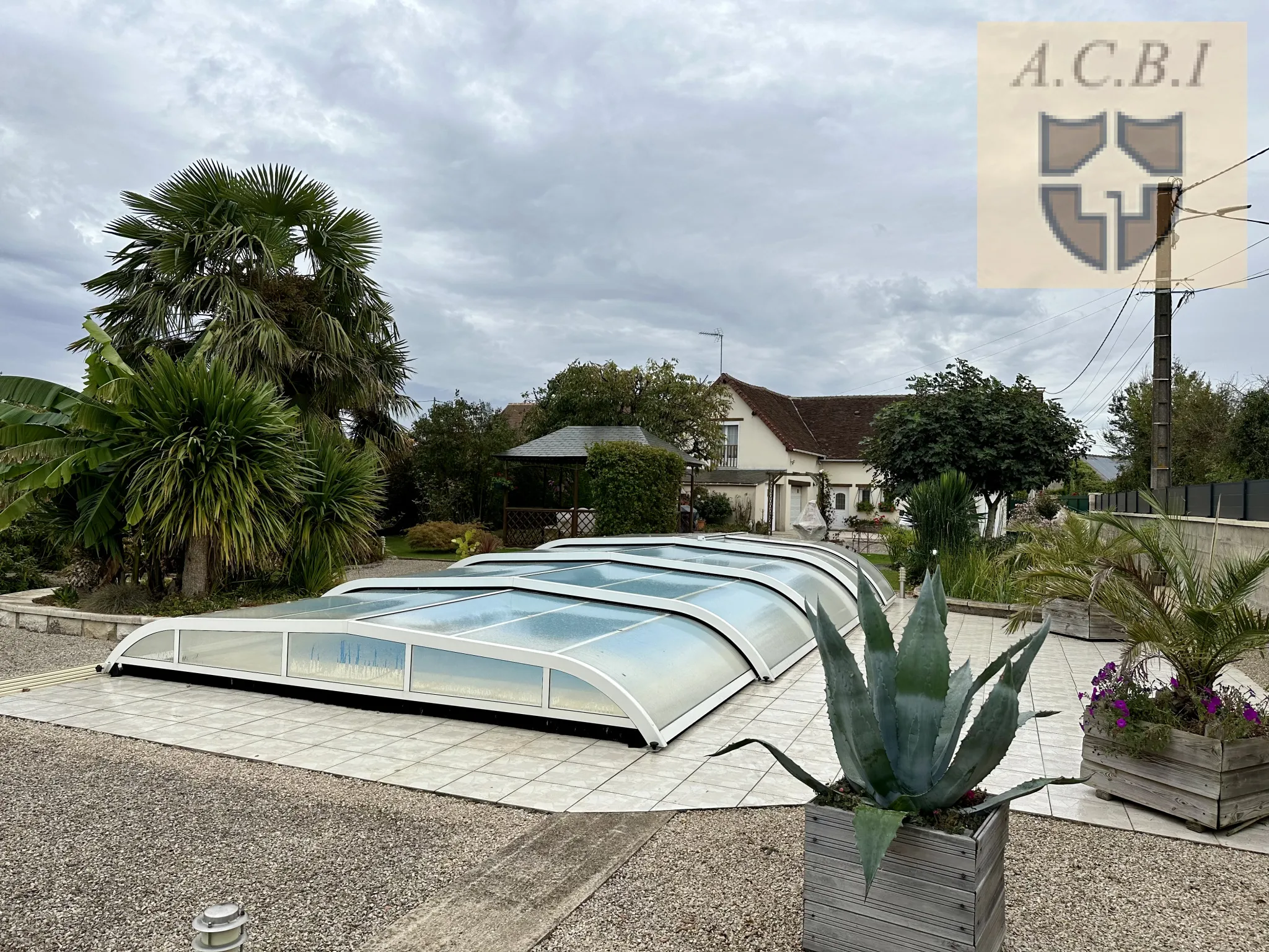 Maison familiale avec piscine chauffée à 20 min de Vendôme 