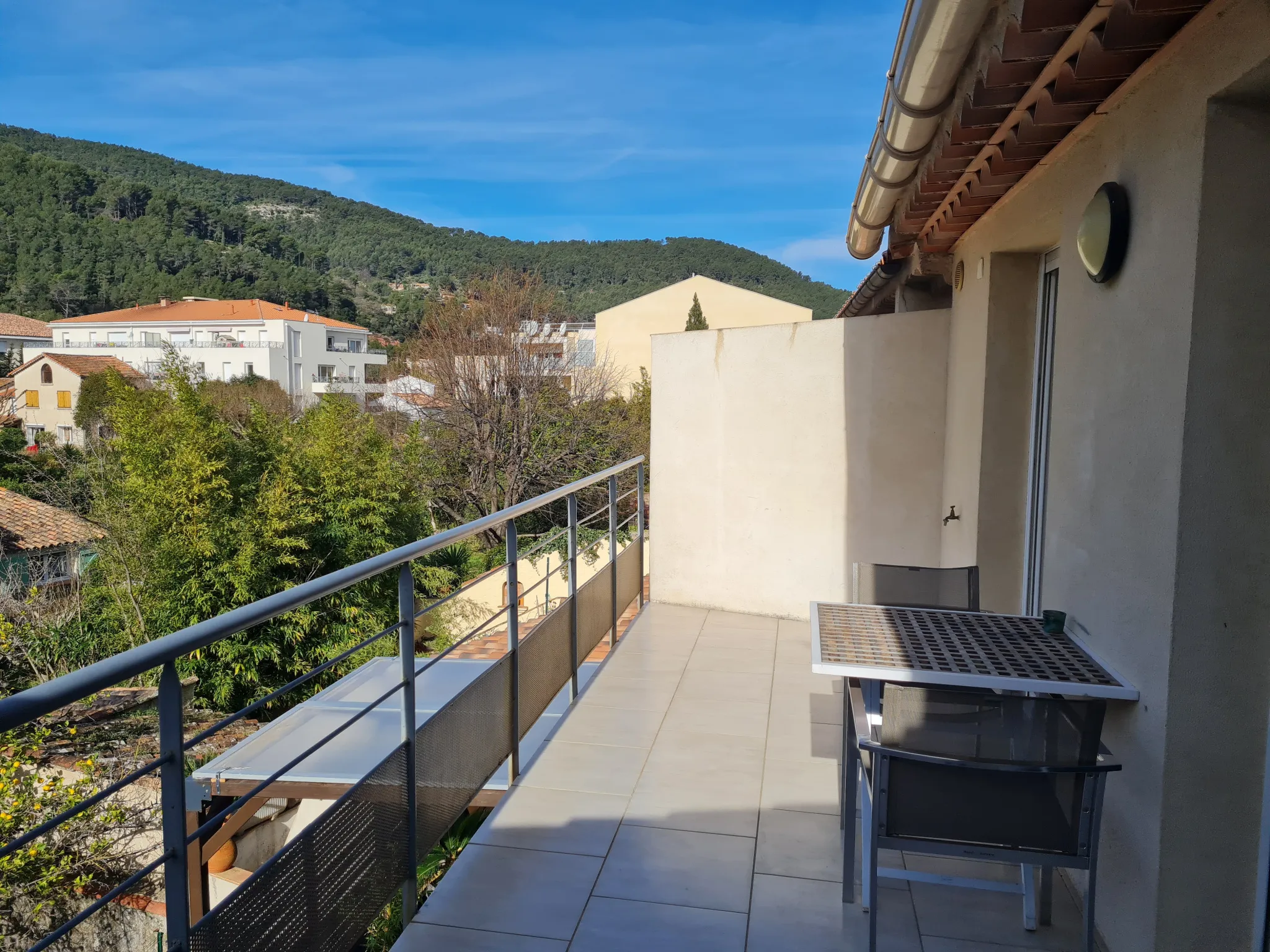 Appartement 1 chambre avec terrasse à Sollies-Pont 